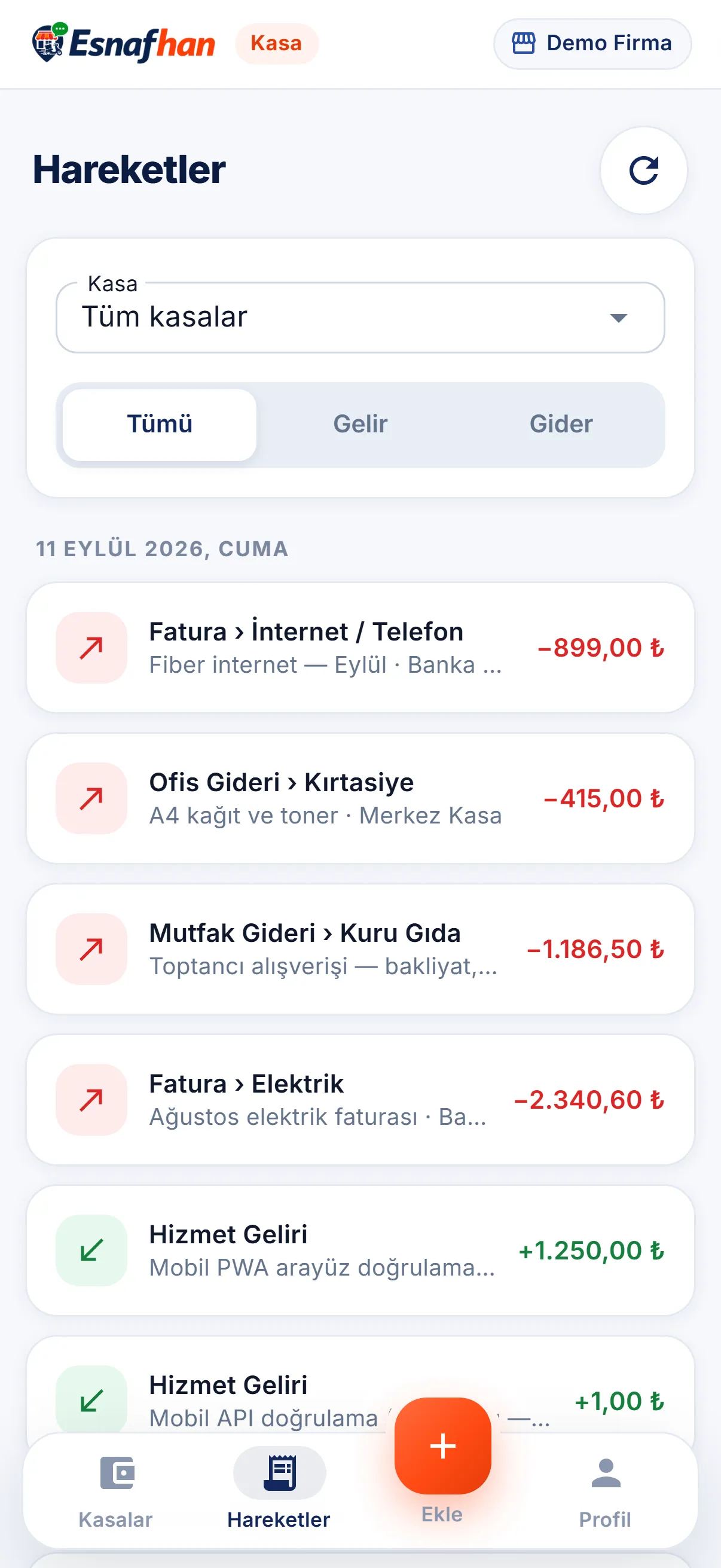 Hareketler gün gün, kart olarak — gelir yeşil, gider kırmızı.